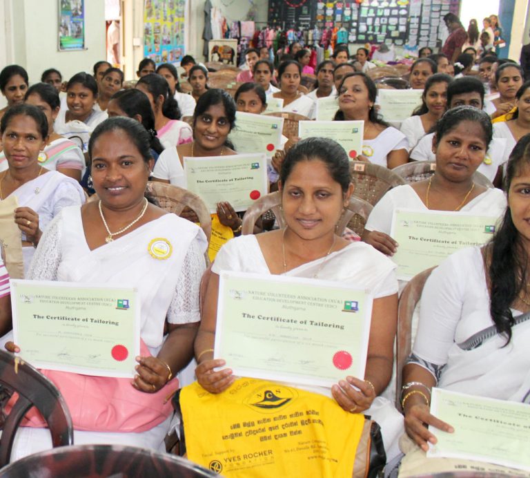 LOTUS fördert Ausbildungen für Frauen in Sri Lanka – Zertifikatvergabe des Nähkurses
